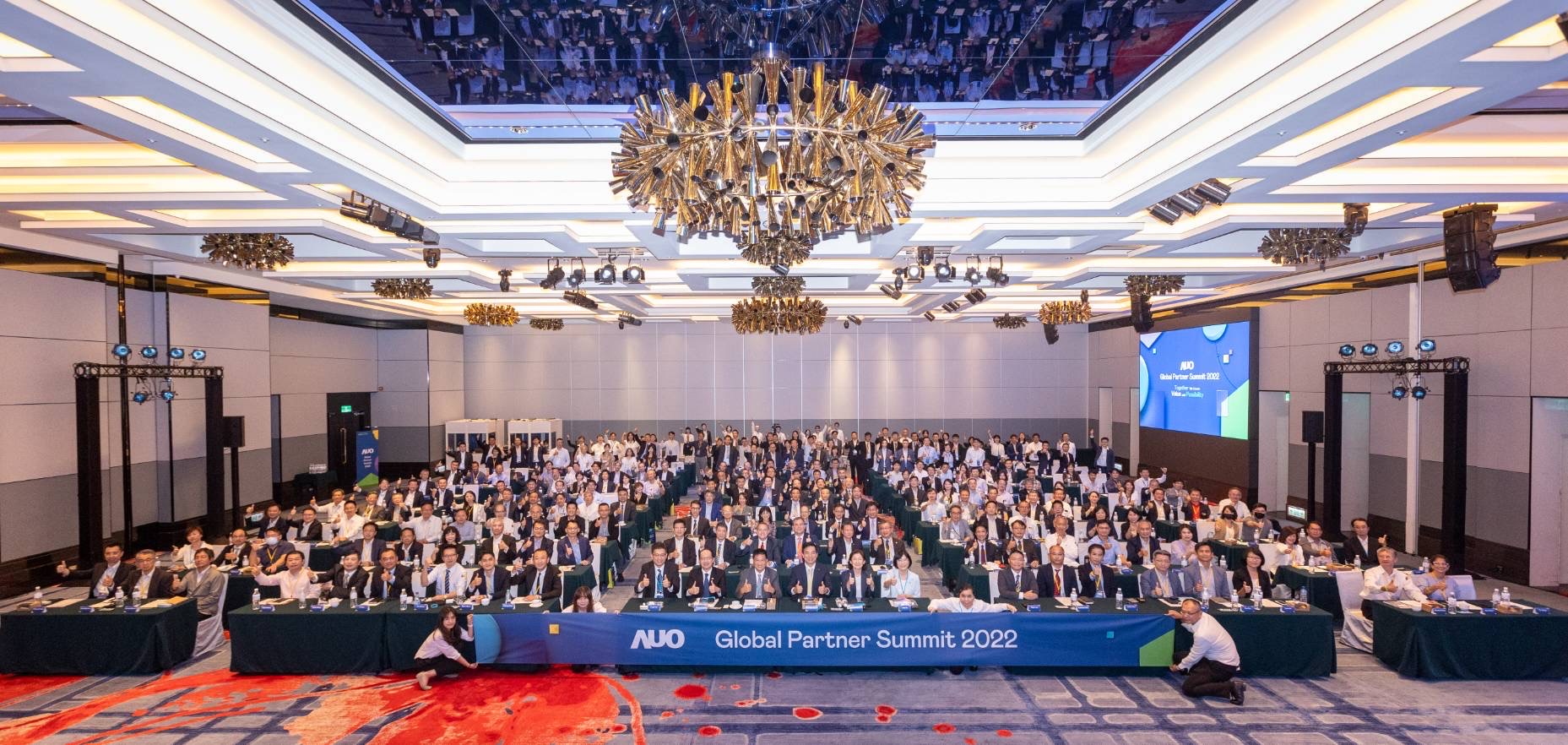 友達推動「安心、創新、用心、同心、盡心」五星職旅，為菲籍員工打造全方位照護，首度贏得「人權實踐與發展領袖獎」殊榮