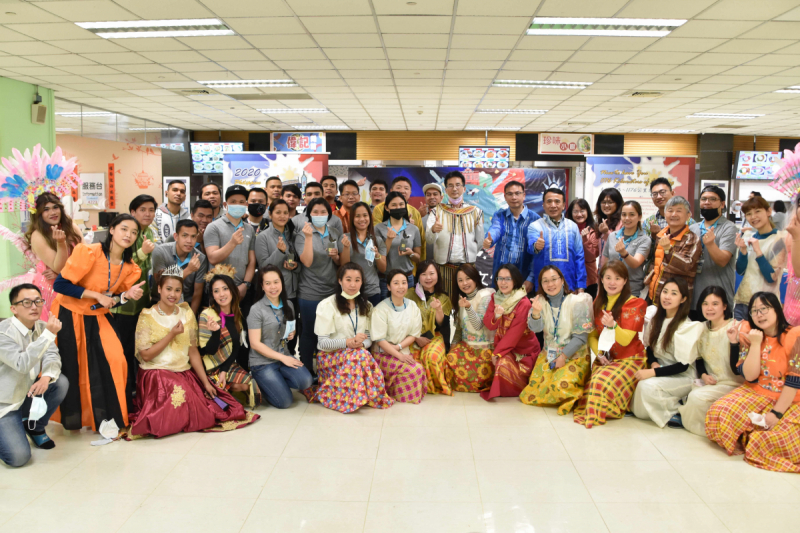 友達推動「安心、創新、用心、同心、盡心」五星職旅，為菲籍員工打造全方位照護，首度贏得「人權實踐與發展領袖獎」殊榮