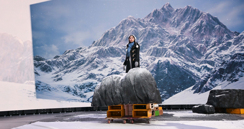 友達顯示屏專業調校技術與專案安裝經驗，使顯示屏呈現創作者想表達的精緻內容，讓表演者有沉浸式臨場感使演出逼真