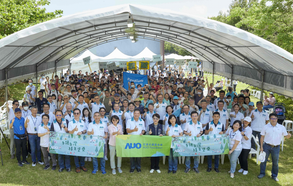 友達永續基金會號召企業志工、在地鄰里、產官學和供應商夥伴齊聚一堂，攜手植樹護樹，以行動實踐對環境友善的承諾