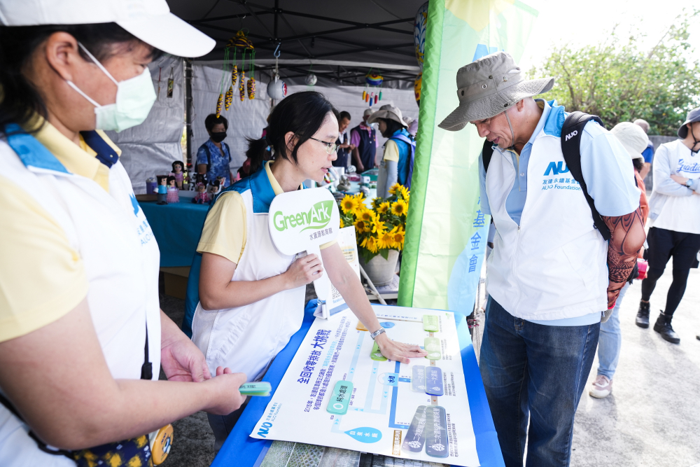 2023年友達永續基金會Ocean Party活動攜手社會企業及地方創生團體，策展食衣行等循環再生環教市集，及電動巴士接駁等低碳活動設計，打造減塑低碳的永續淨灘活動