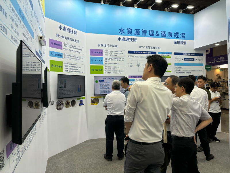 友達以深厚的智慧製造經驗發展永續戰略，積極延伸價值鏈，轉化成可供外界使用的綠色智慧服務，進軍SEMICON Taiwan 2024，提供半導體產業鏈打造AI世代的永續即戰力。