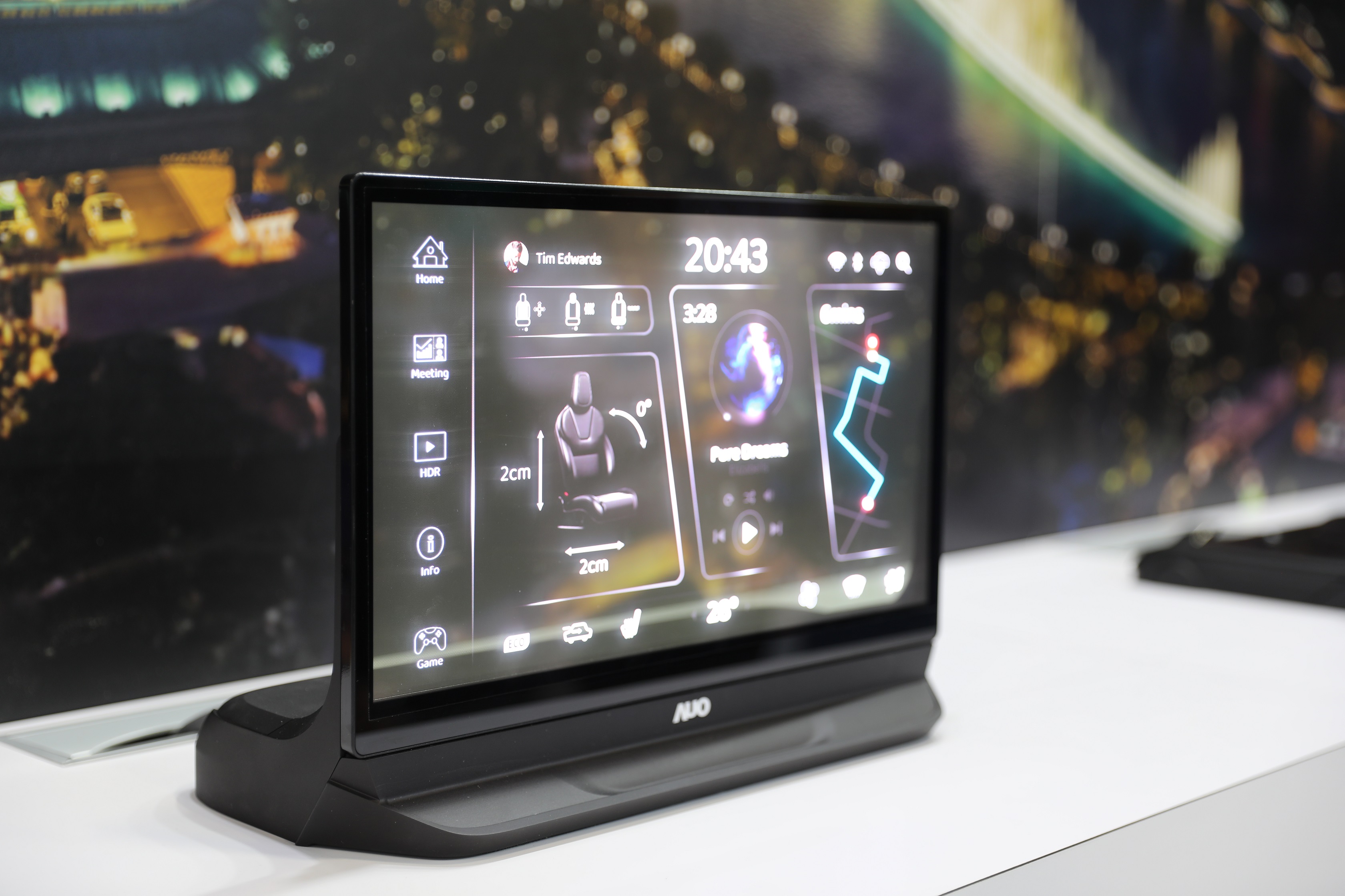 友達將Micro LED透明顯示技術整合黑切換技術的解決方案，釋放強大的技術自主開發能力，跨越室內外應用界限，開創業界第一台17.3吋快速黑切換透明觸控Micro LED顯示器