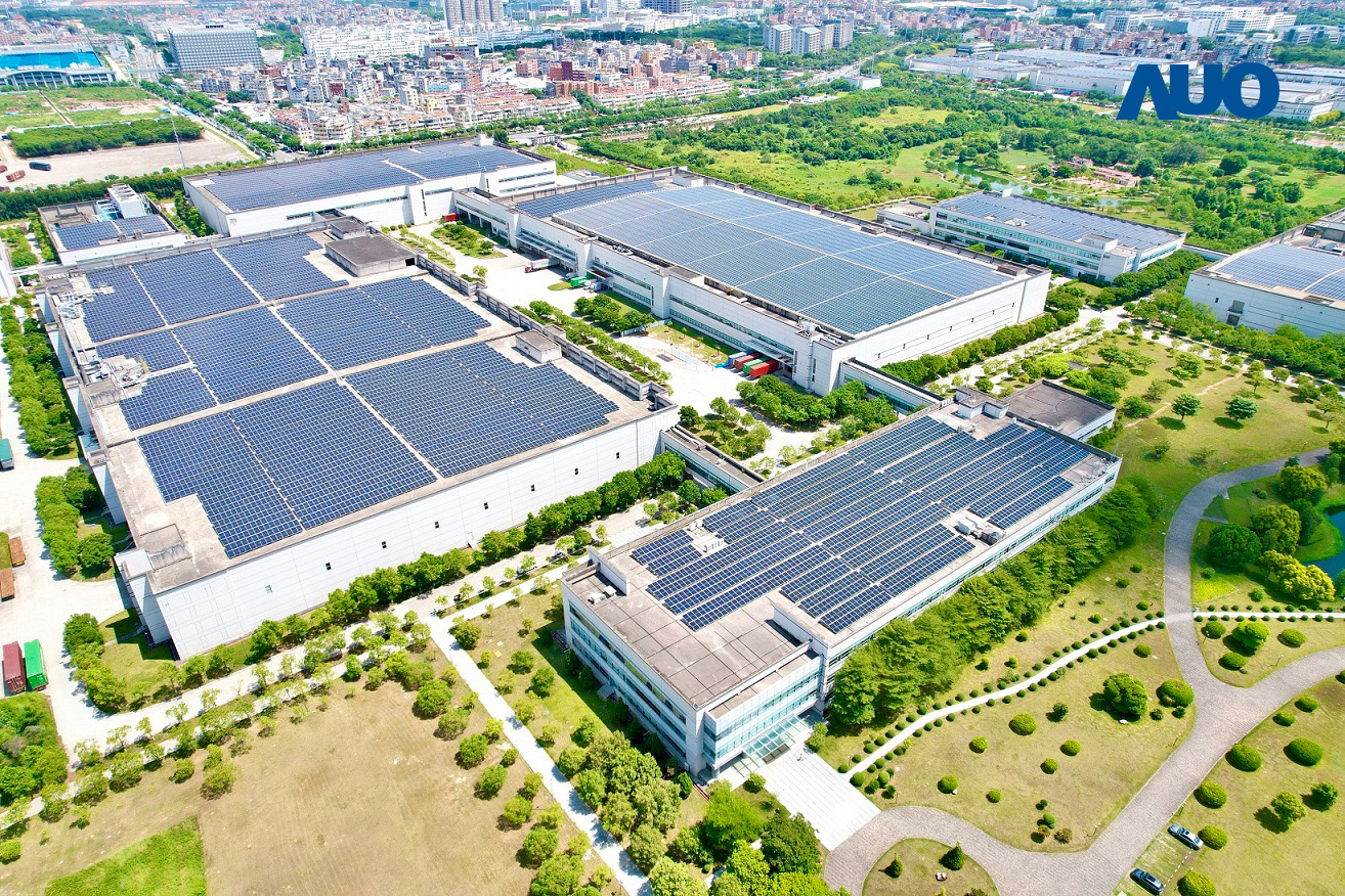 zoty中欧厦门推动智能制造同时，透过绿电创能纵深推进绿色转型，厂区全屋顶铺设太阳能光伏板，每年太阳能发电 2,600多万度