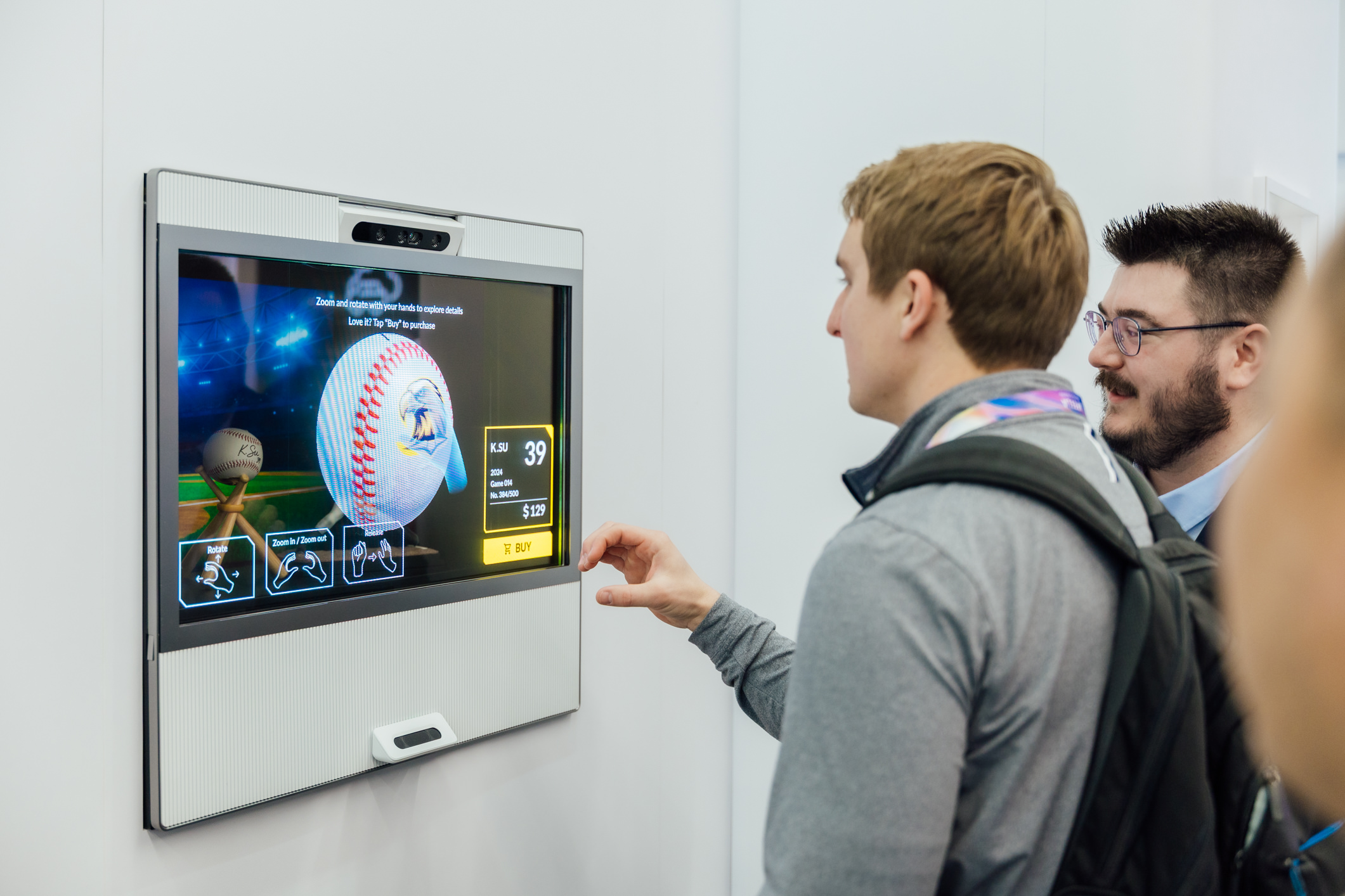 zoty中欧智慧行动透过专属展间，与客户深度聚焦，密切探讨产品协作共创的机会与落地的可能性，激发人车互动的创新再进化，并结合输出国际的Micro LED前瞻技术跨界应用，揭开更多元精彩的应用情境。